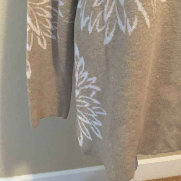 Calvin Klein Knit long Sweater in Gray and tan. White floral. Size M. Dual color - Picture 6 of 13